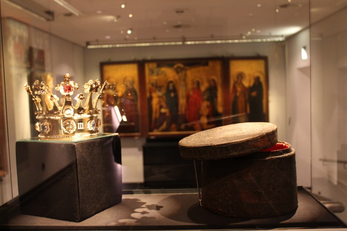Coroana Margaretei de Burgundia in Trezoreria Catedralei din Aachen