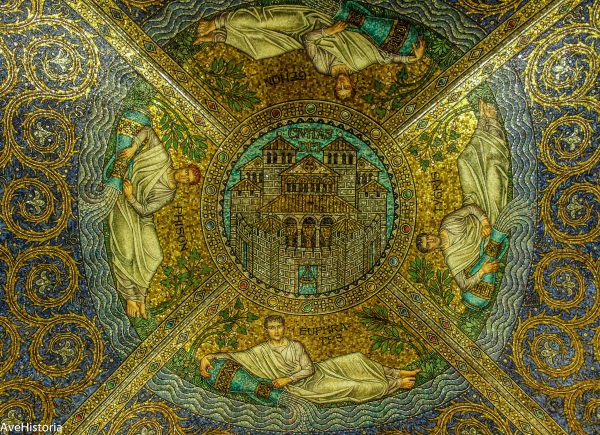 Mozaic in interiorul Domului din Aachen