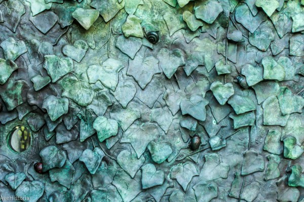 Detaliu al portii Fatadei Nasterii, Sagrada Familia, Barcelona