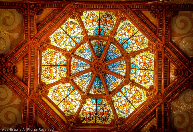 Hospital de la Santa Creu, Barcelona, stained glass